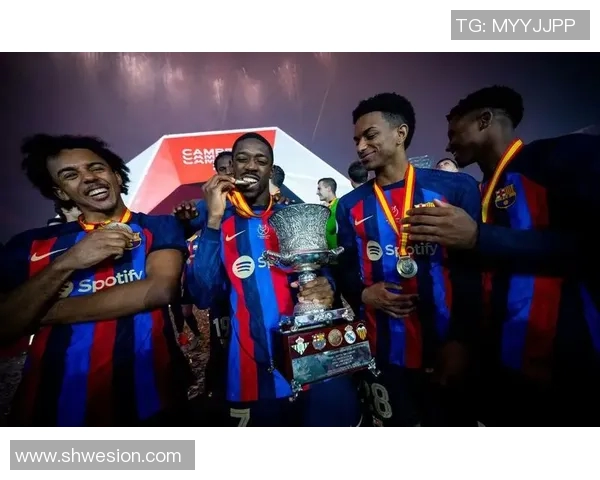 法国巴黎圣日耳曼足球俱乐部签下阿根廷射手，引发球迷热议